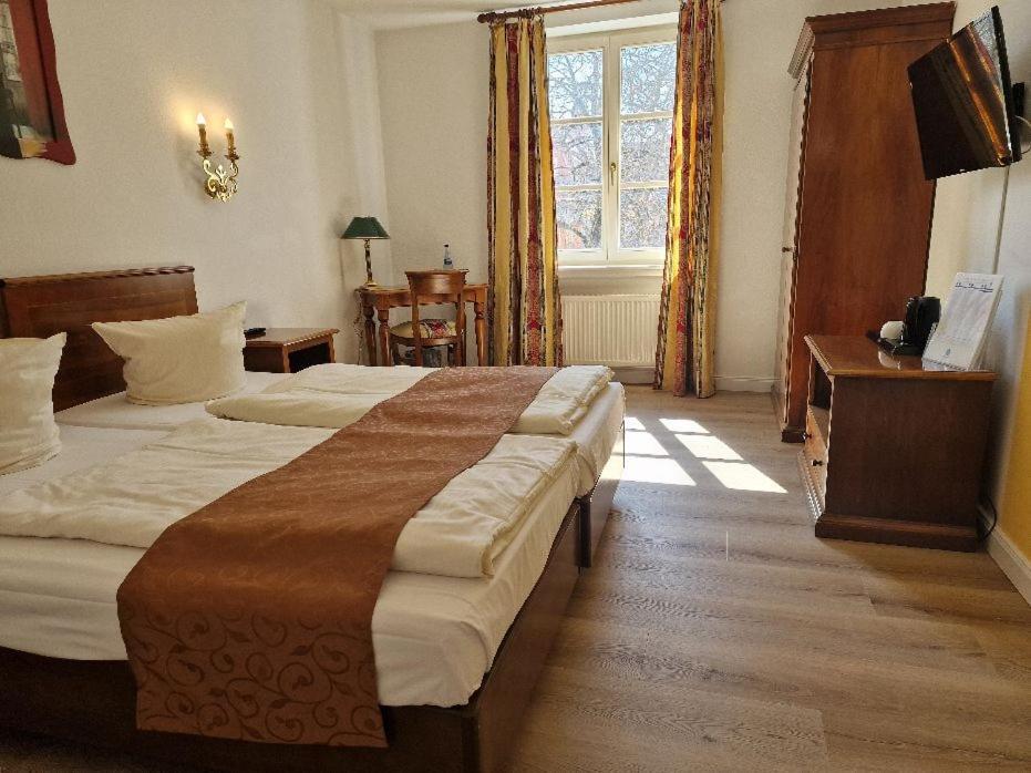 Hotel Koenigin Olga Ellwangen Esterno foto